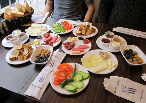 	معرفی 10 غذای محبوب و خوشمزه ترکیه | وب 