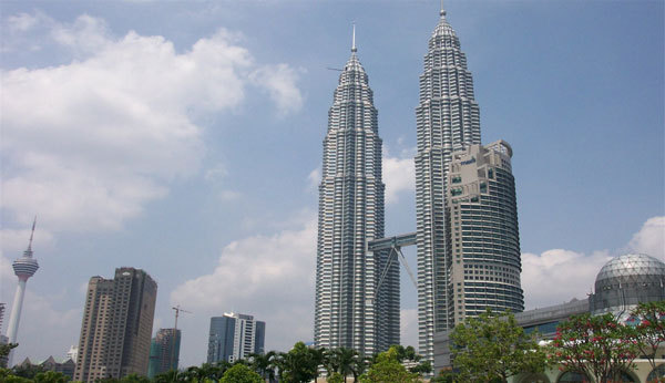 راهنمای بازدید از برج های دوقلوی پتروناس مالزی | وب 