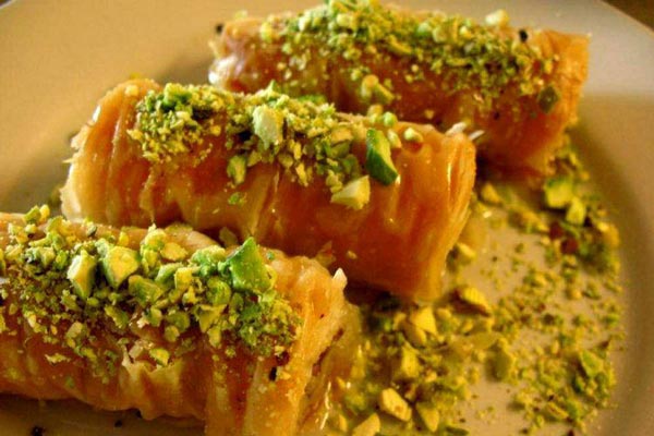 سوغات تبریز؛ از باقلوا تا کفش چرمی | وب 