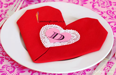 تزیین دستمال سفره به شکل یک قلب پر از عشق!!