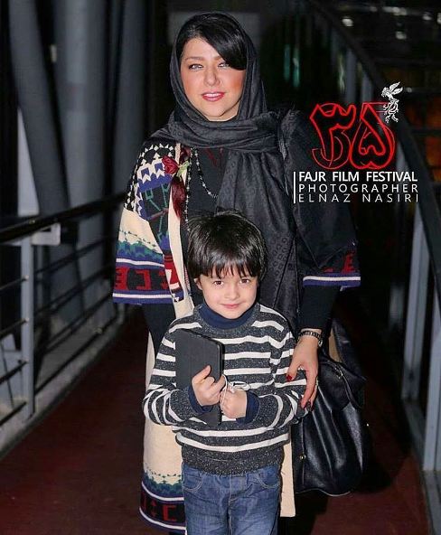 عکس: همسر و فرزند دوم شهاب حسینی در حاشیه جشنواره فیلم فجر