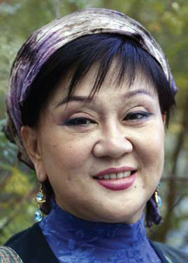 زنی که بخاطر جراحی های زیبایی متعدد به مایکل جکسون چین معروف شده است
