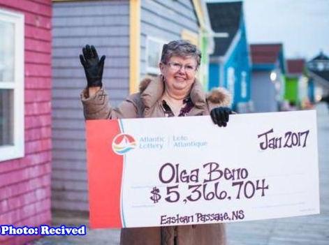 زنی که شماره بلیت بخت آزمایی اش را در خواب دید و برنده 4 میلیون دلار شد! عکس
