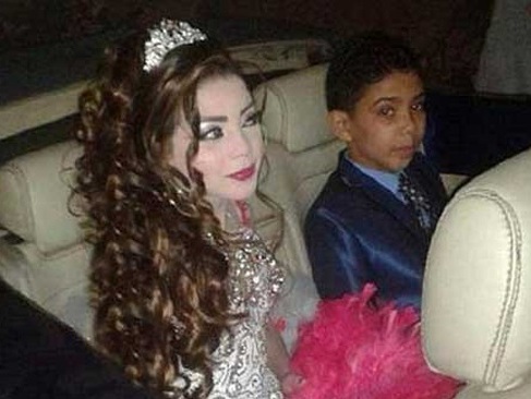 خوشحالی داماد 12ساله بخاطر ازدواج با دخترعموی 11 ساله اش! عکس