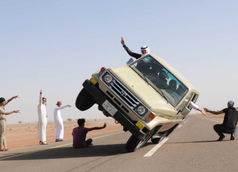تفریح عجیب و خطرناک بچه پولدارهای عربستان! عکس