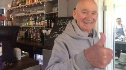 استخدام پیرمرد 89 ساله بخاطر آگهی جالبی که داد: حوصله ام سر رفته!
